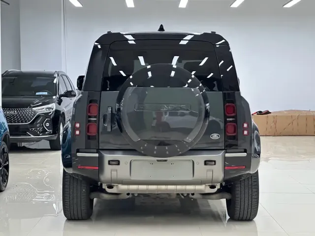 Land Rover Defender — Фото автомобиля 4