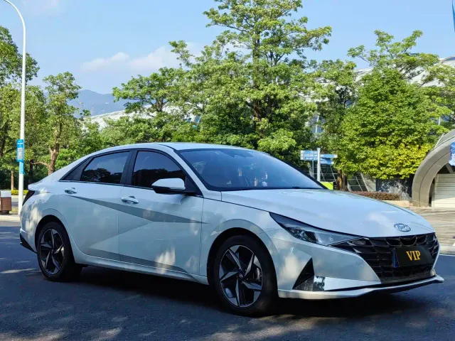 Hyundai Elantra — Фото автомобиля 3