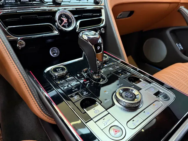 Bentley Flying Spur — Фото автомобиля 21