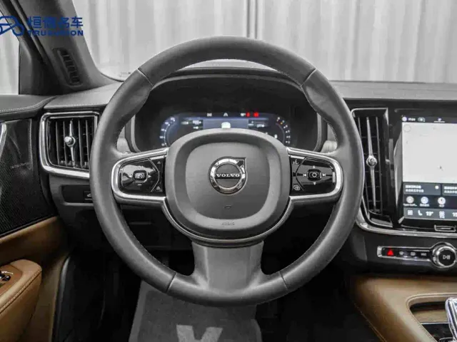 Volvo S90 — Фото автомобиля 17