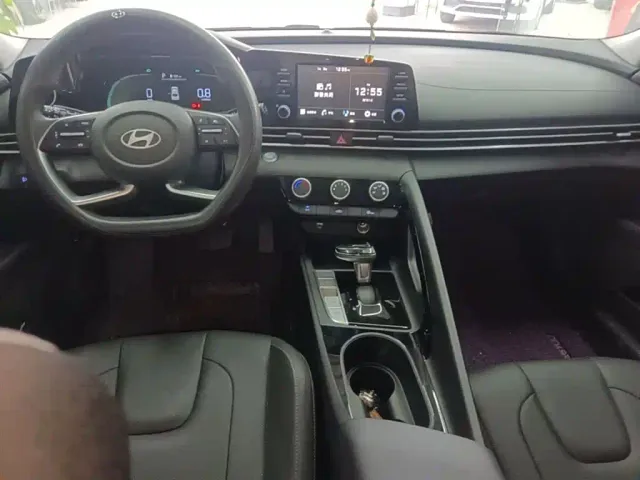 Hyundai Elantra — Фото автомобиля 9