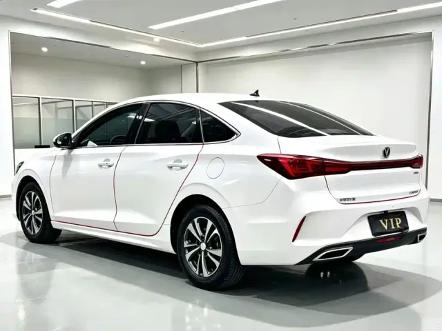 Changan Eado — Фото автомобиля 7