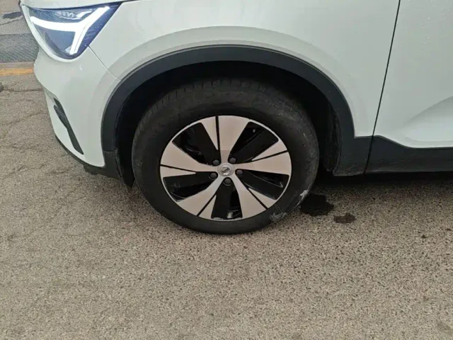 Volvo XC40 — Фото автомобиля 22