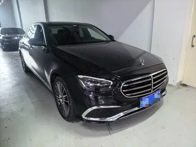 Mercedes-Benz E-Class — Фото автомобиля 3