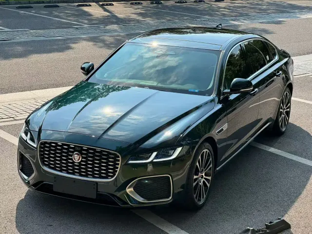 Фотография автомобиля — Jaguar XFL
