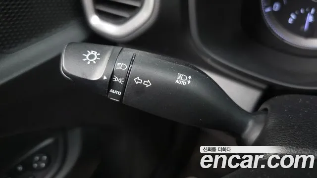 Hyundai Venue — Фото автомобиля 30
