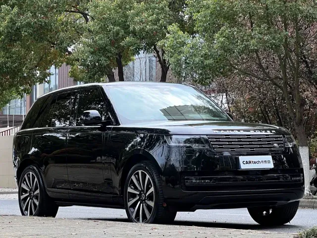 Land Rover Range Rover 2023 3.0 L6 360PS Golden Age Edition — Фото автомобиля 3