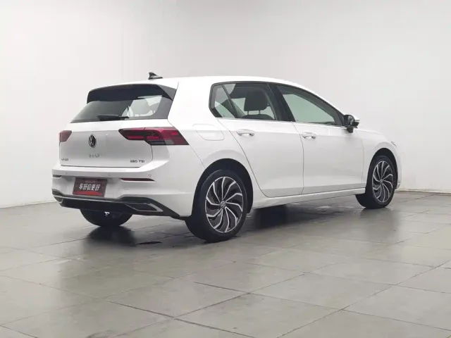 Volkswagen Golf — Фото автомобиля 2