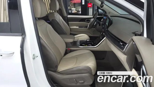 Kia Carnival Generation 4 — Фото автомобиля 10
