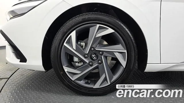Hyundai Avante CN7 — Фото автомобиля 5