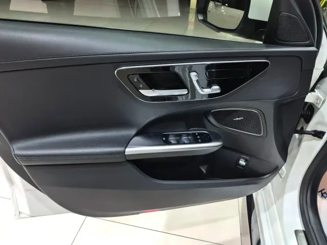 Mercedes-Benz C-Class — Фото автомобиля 6