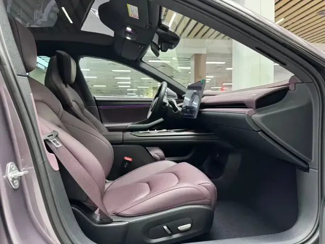 Xiaomi SU7 — Фото автомобиля 17