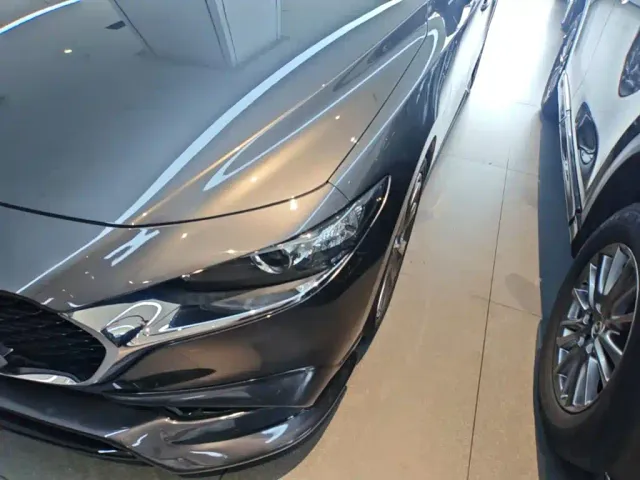 Mazda Axela — Фото автомобиля 23