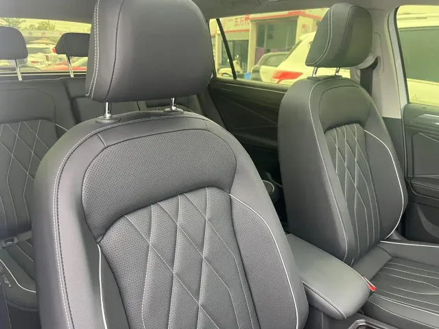 Volkswagen Tiguan L — Фото автомобиля 22