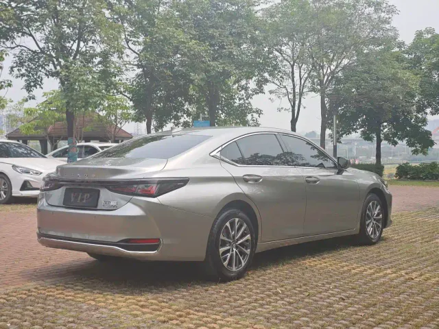 Lexus ES — Фото автомобиля 7