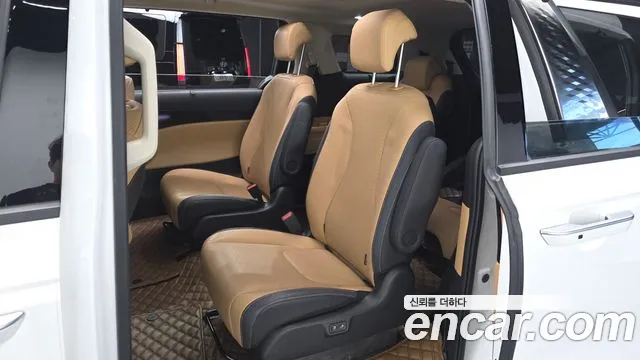 Kia Carnival 4th Gen — Фото автомобиля 18