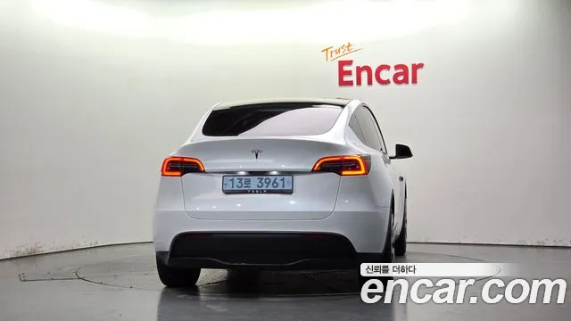 Tesla Model Y — Фото автомобиля 4
