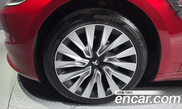 Tesla Model 3 — Фото автомобиля 5