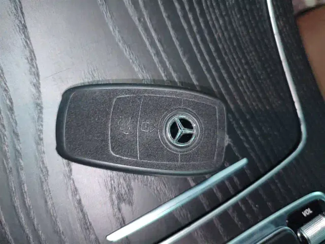 Mercedes-Benz E-Class — Фото автомобиля 10