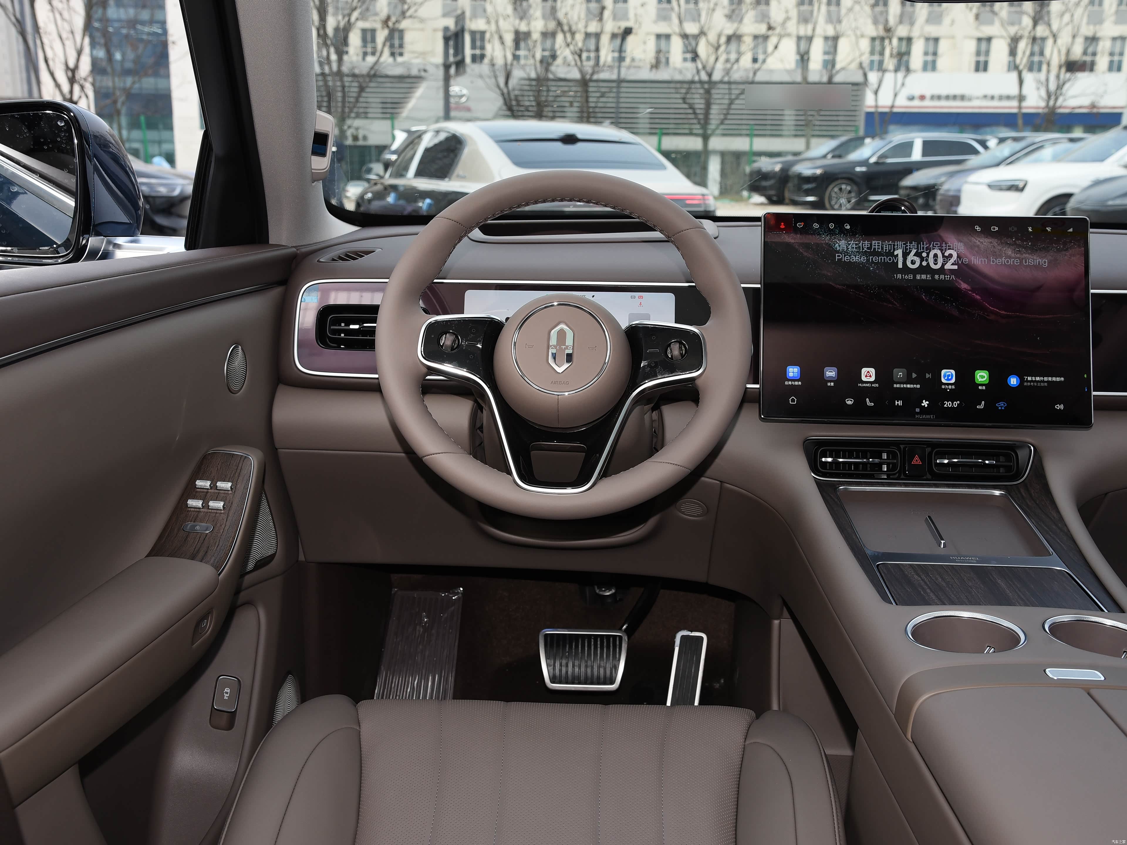 AITO M7 EREV MAX 5 seats 4wd — Фото автомобиля 5