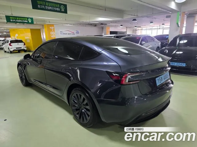 Tesla Model 3 — Фото автомобиля 2
