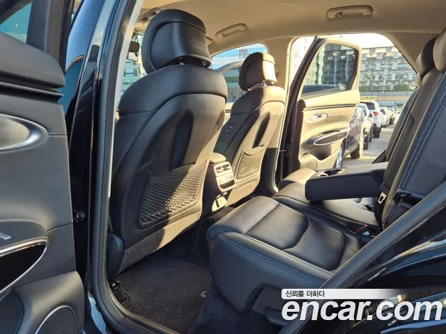 Genesis GV70 — Фото автомобиля 11