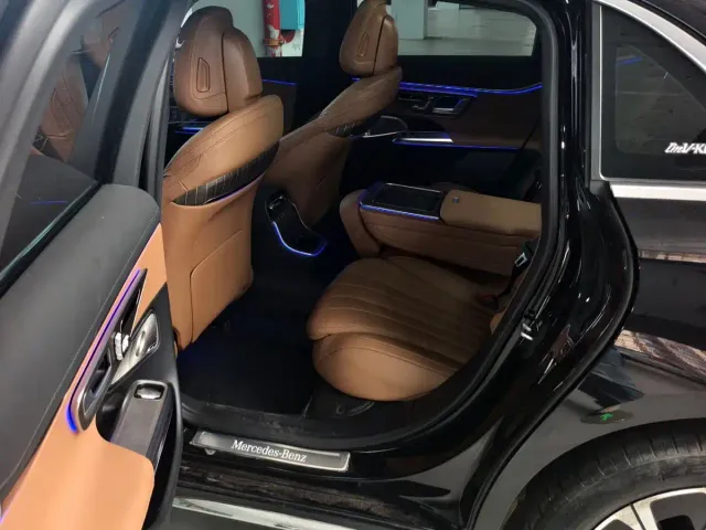 Mercedes-Benz E-Class — Фото автомобиля 7