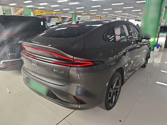 IM Motors LS6 — Фото автомобиля 6