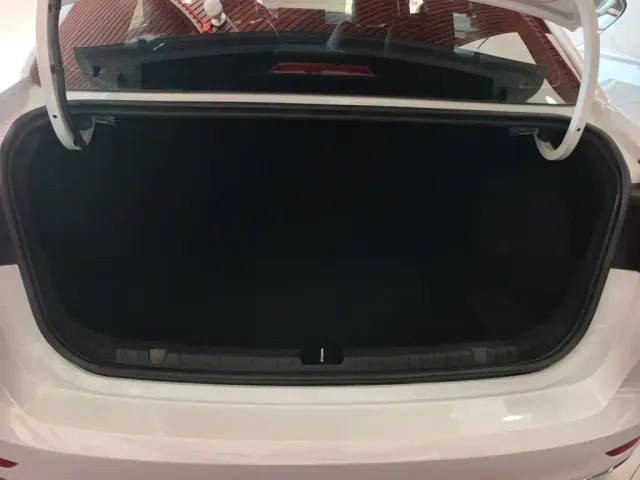 Geely Emgrand — Фото автомобиля 14