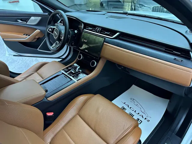 Jaguar XFL — Фото автомобиля 10