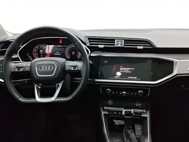 Audi Q3 — Фото автомобиля 10