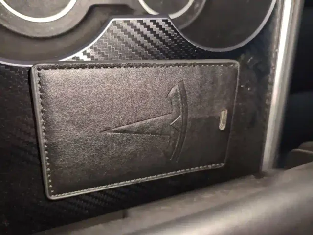 Tesla Model Y — Фото автомобиля 8