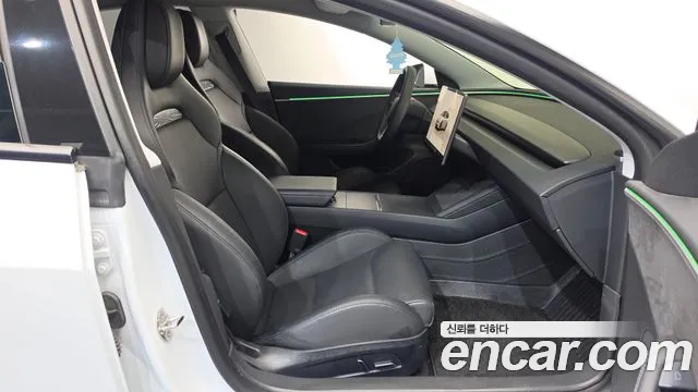 Tesla Model 3 — Фото автомобиля 15