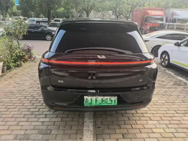 Li Auto L8 — Фото автомобиля 5