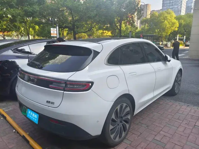 Aito M5 — Фото автомобиля 2