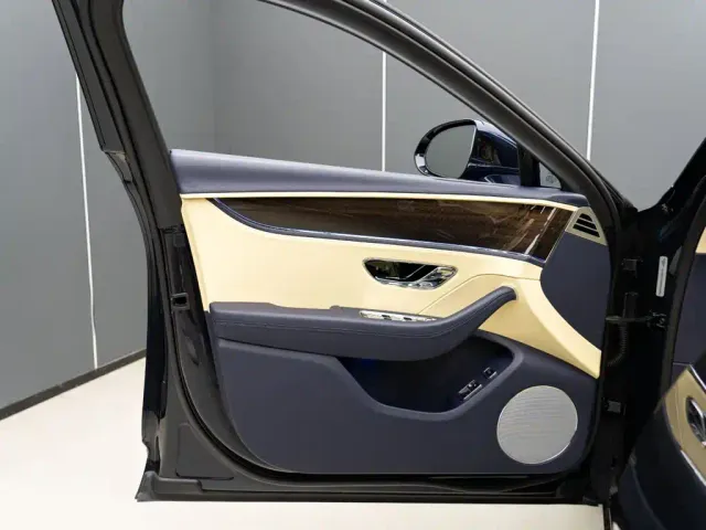 Bentley Flying Spur — Фото автомобиля 8