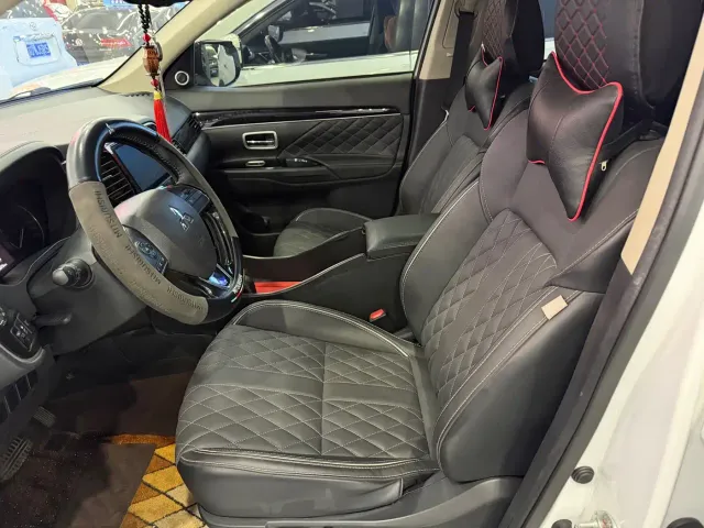 Mitsubishi Outlander — Фото автомобиля 11