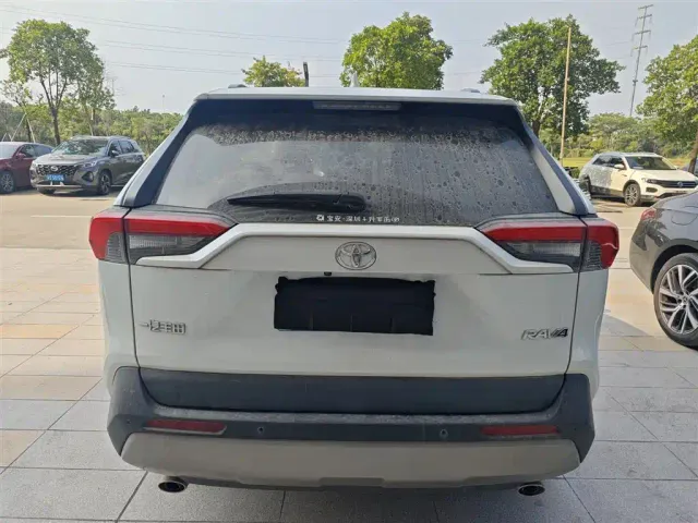 Toyota RAV4 — Фото автомобиля 5
