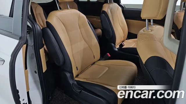 Kia Carnival Generation 4 — Фото автомобиля 12