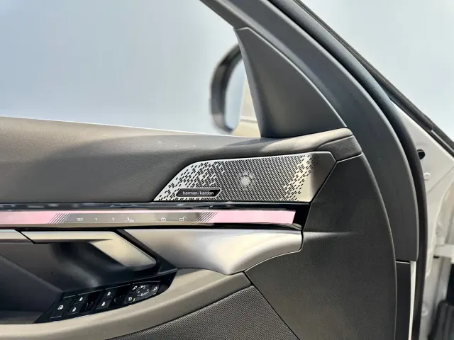 BMW 5 Series — Фото автомобиля 9