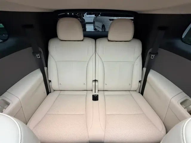 Li Auto i8 — Фото автомобиля 15