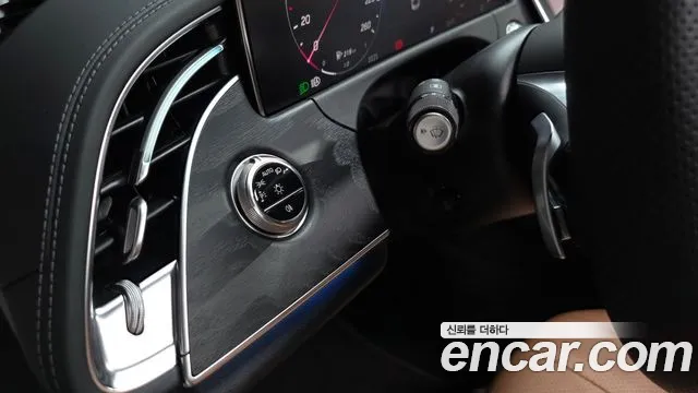 Mercedes-Benz E-Class — Фото автомобиля 30