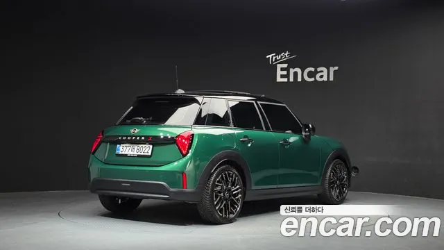 MINI Cooper 4th Gen — Фото автомобиля 2