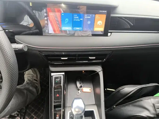 Roewe i5 — Фото автомобиля 12