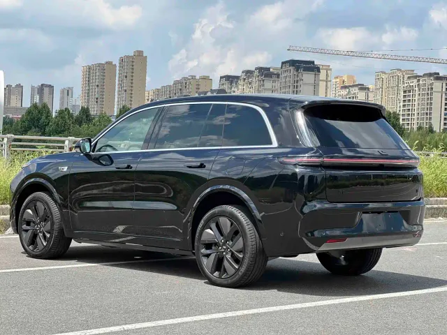 Li Auto L8 — Фото автомобиля 9