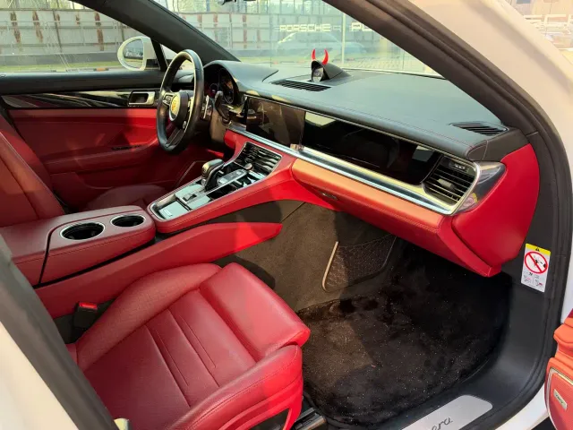 Porsche Panamera — Фото автомобиля 10