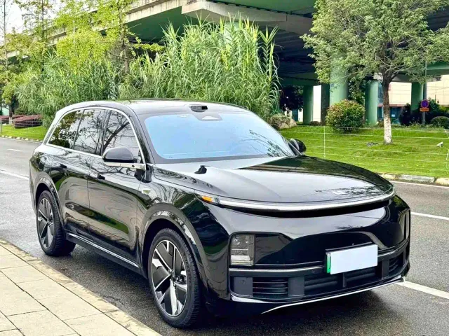 Li Auto L8 — Фото автомобиля 3