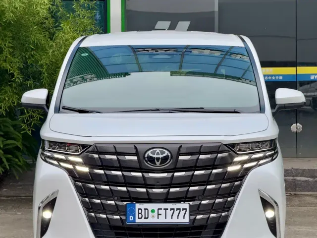 Toyota Alphard — Фото автомобиля 3