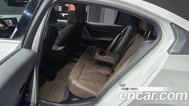 BMW 5-Series 5 серия (G60) — Фото автомобиля 9