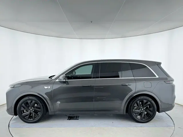 Li Auto L8 — Фото автомобиля 4